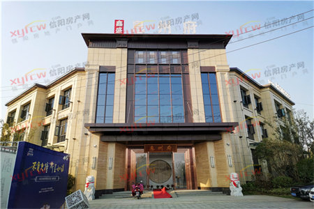 降价急售锦江城旁龙飞山城，精装两房户型方正，有证可按揭。